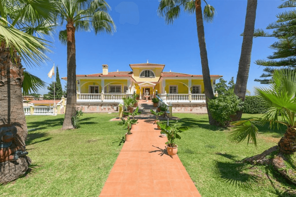 House - Detached Villa for sale in Alhaurín De La Torre