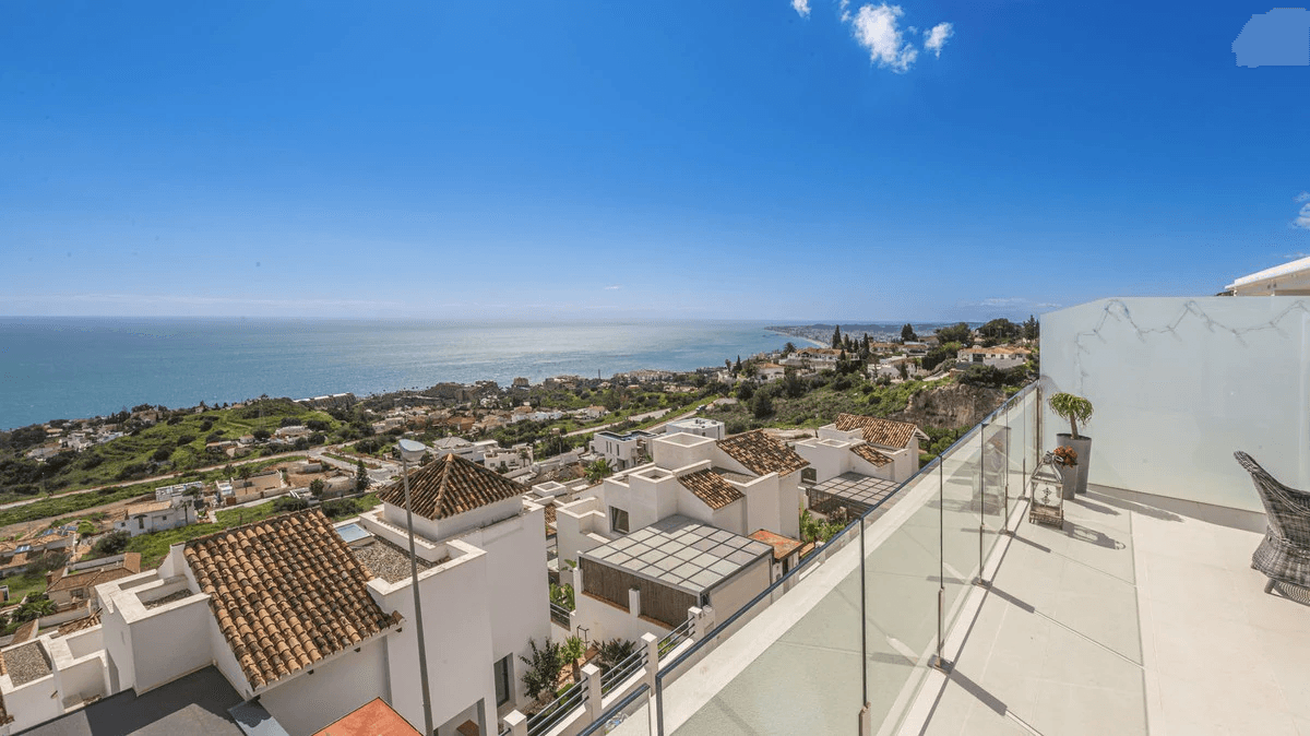 Duplex for sale in Benalmadena