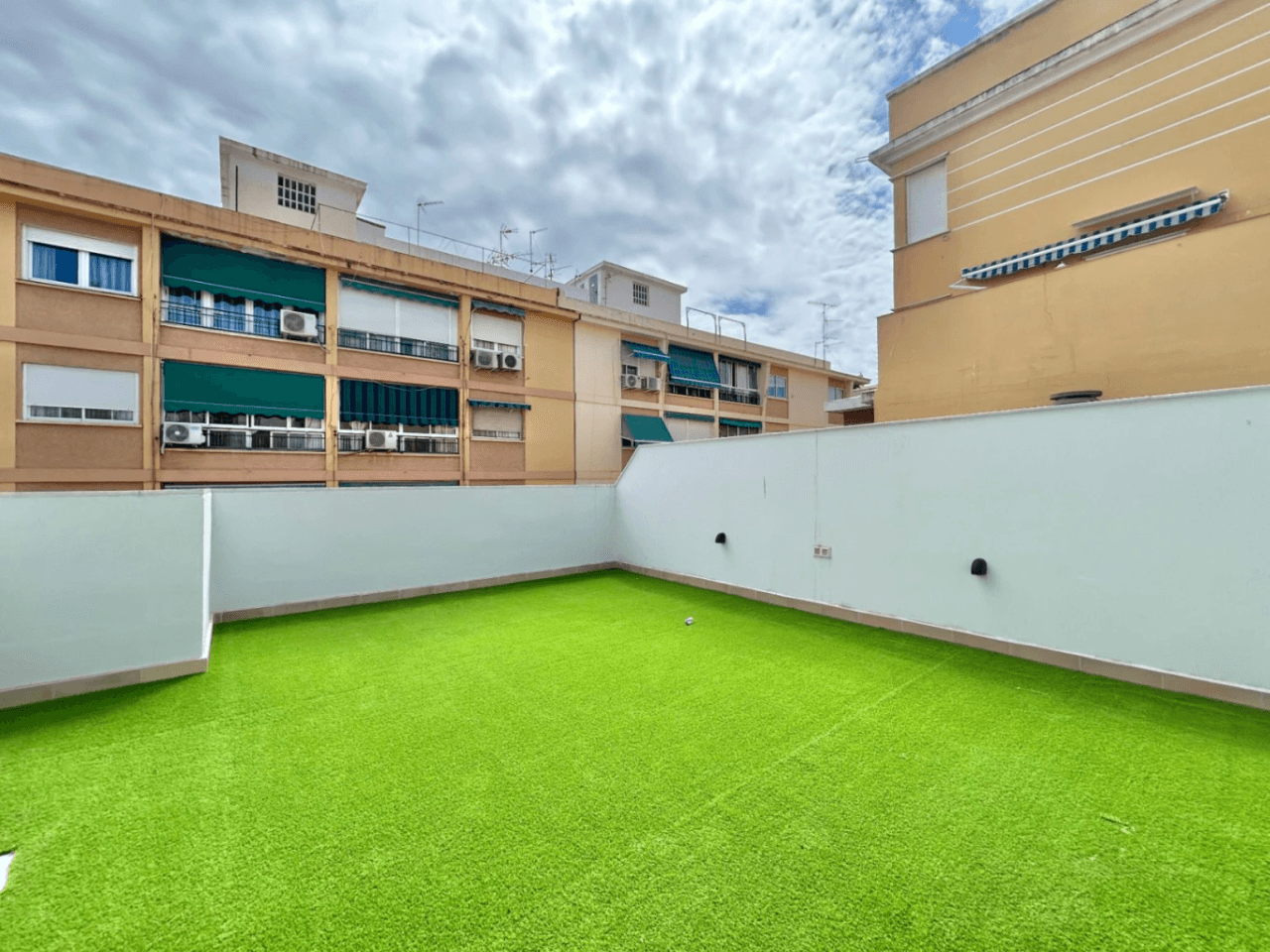 Studio with terrace for sale