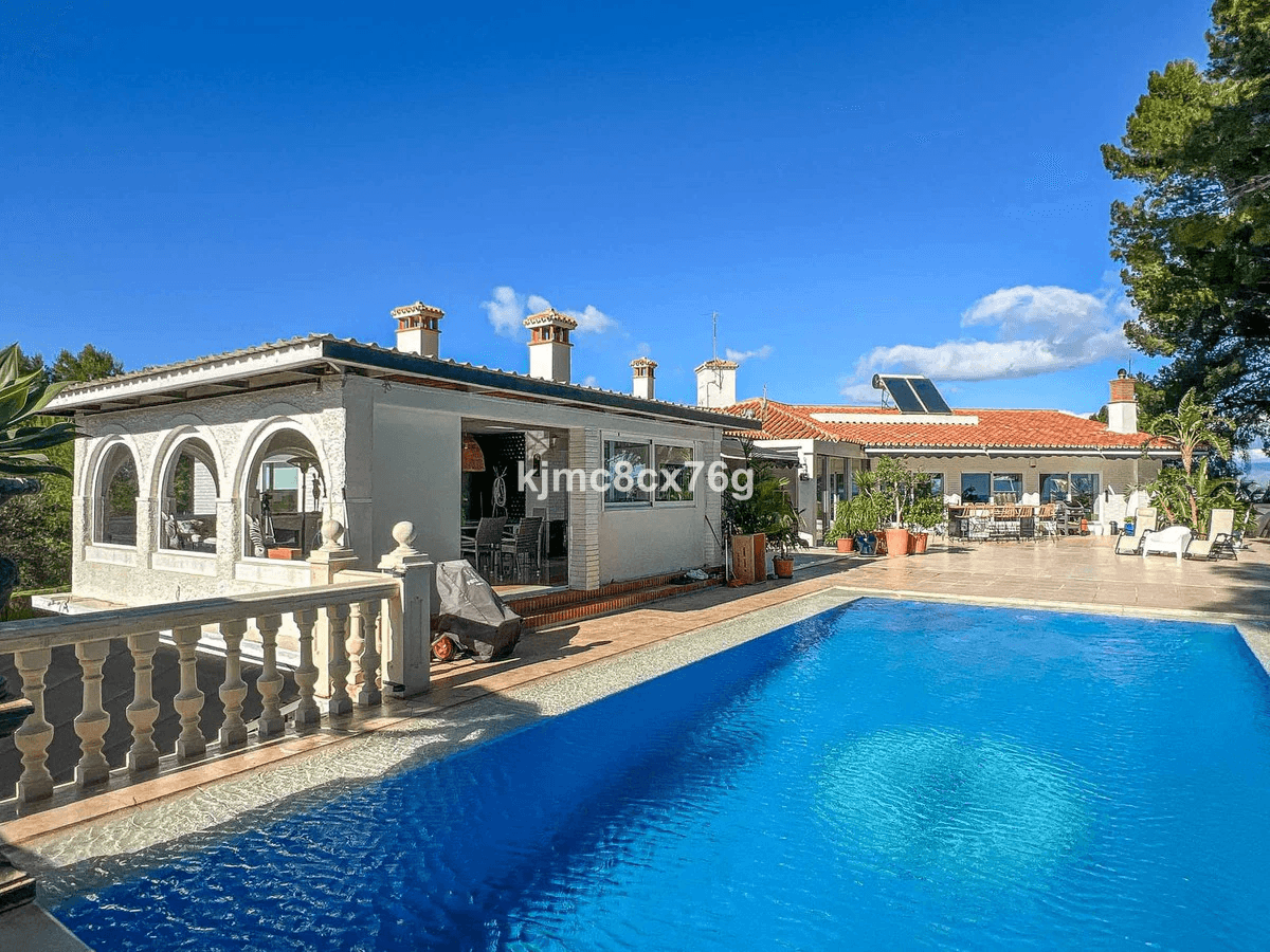 Halfvrijstaande woning te verkoop in Torremolinos