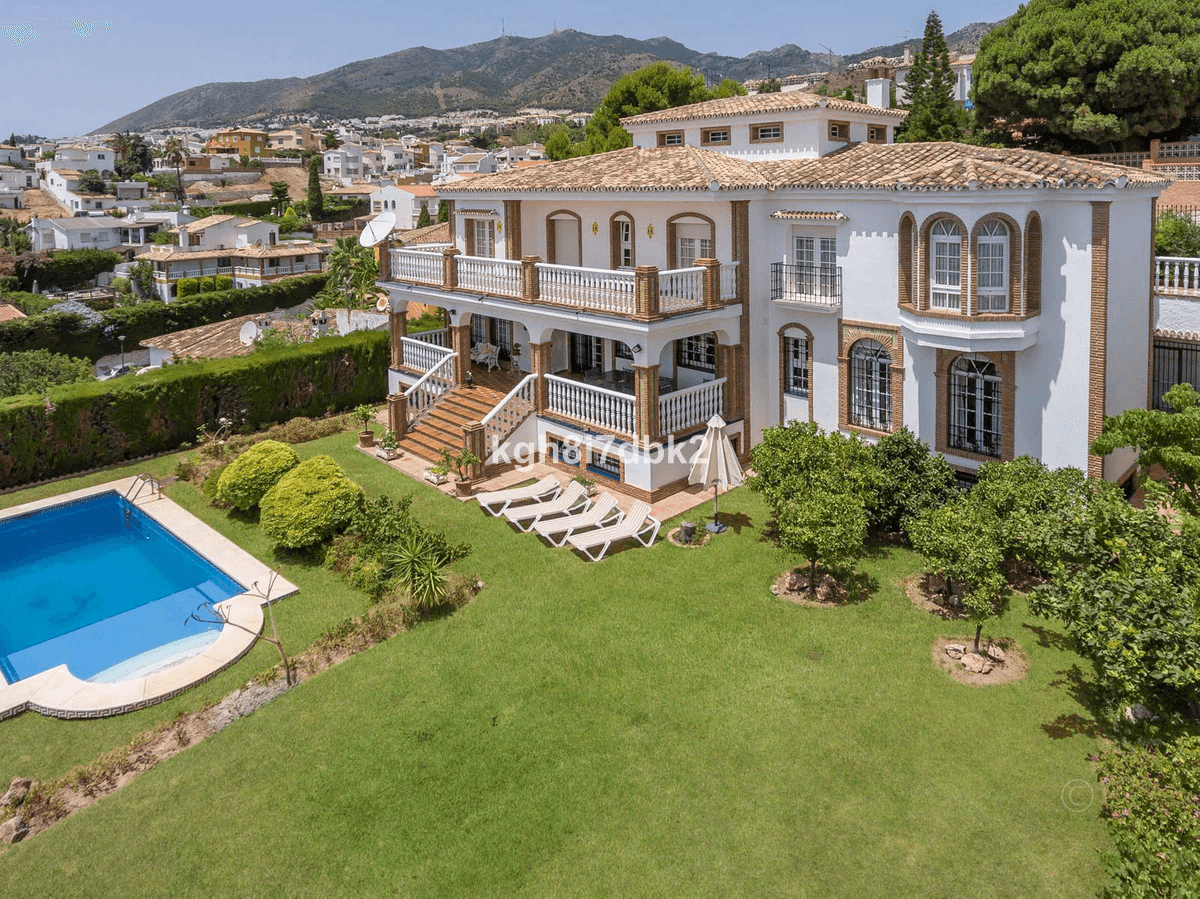 Tofamilieshus til salg i Benalmadena