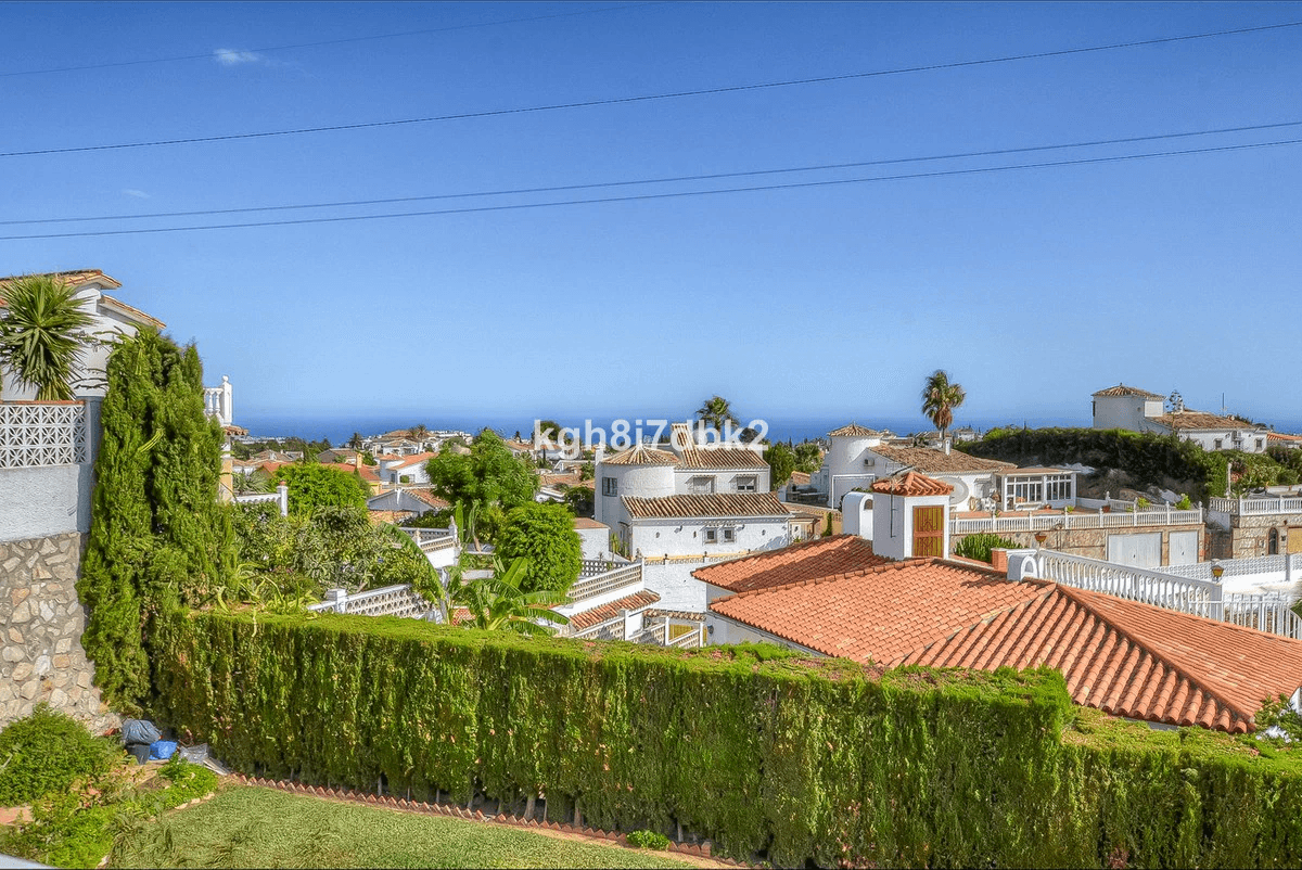 Tofamilieshus til salg i Benalmadena