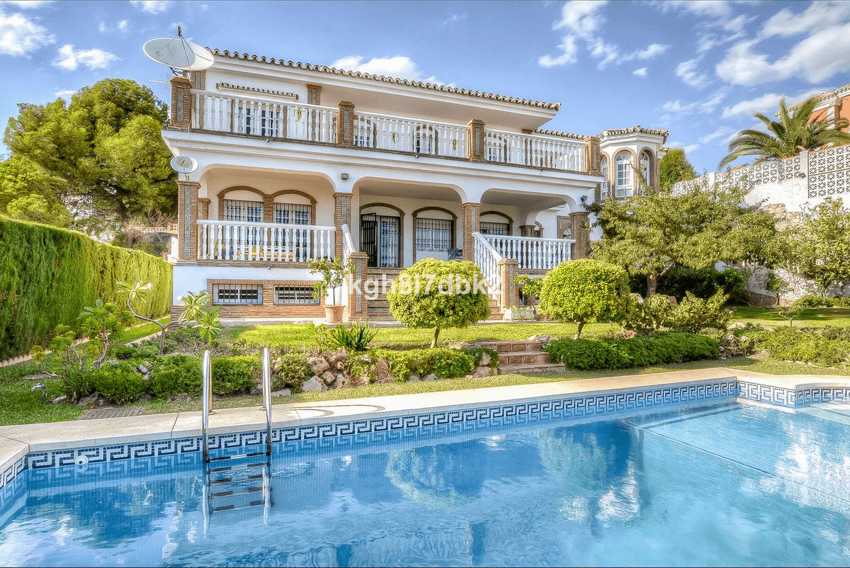 Tofamilieshus til salg i Benalmadena