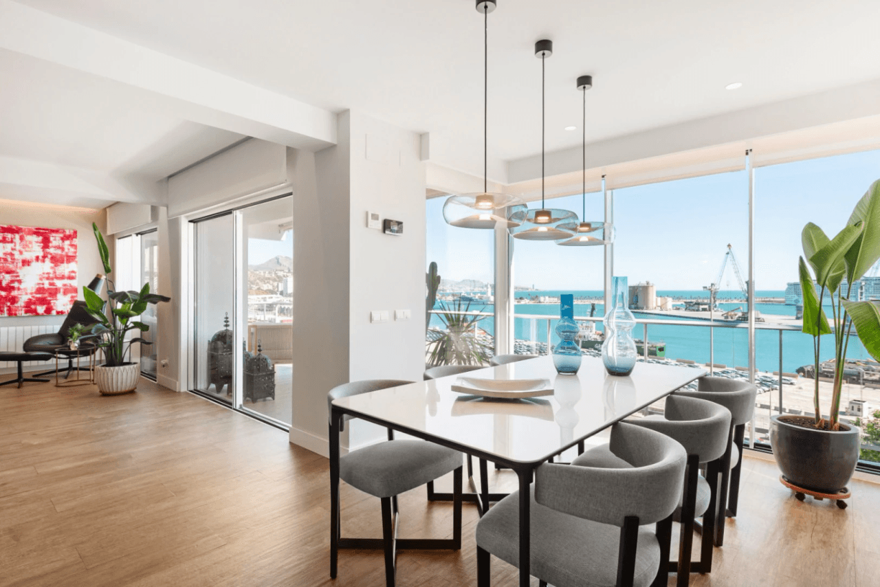 Apartment for sale on the seafront in Málaga.