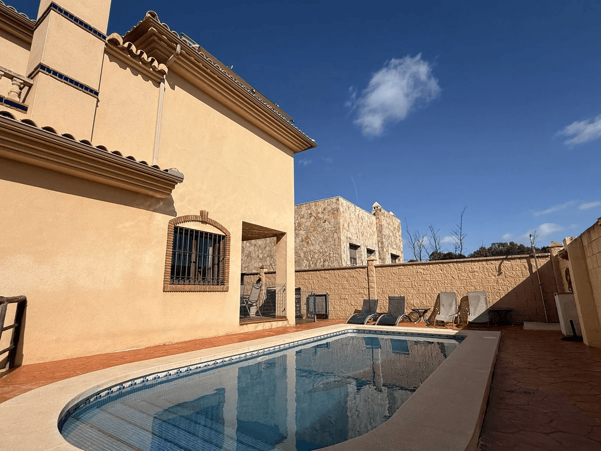 Halfvrijstaande woning te verkoop in Torremolinos